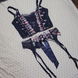 Victoria's Secret blue lace floral corset with garter belt set size small-dd